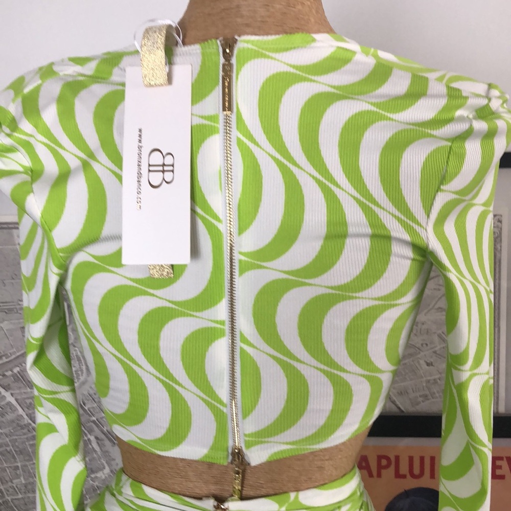 BRONX & BANCO SET Green and White Swirl Crop Top and Skirt Size XS
4 - Picture 8 of 16
